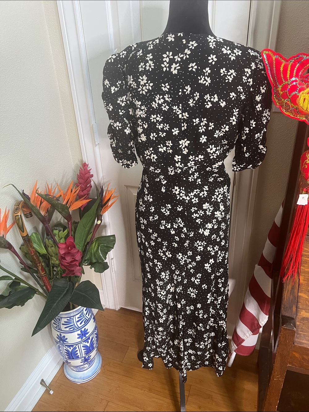 Rails Zariah Black White Floral Midi Dress Puff Sleeve V-Neck Rayon Size Large - Picture 5 of 7